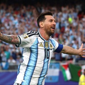 Messi selebrasi usai cetak gol ke gawang Aljazair