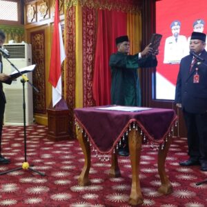 Mualem lantik Ustaz Misran Kadis Syariat Islam Aceh