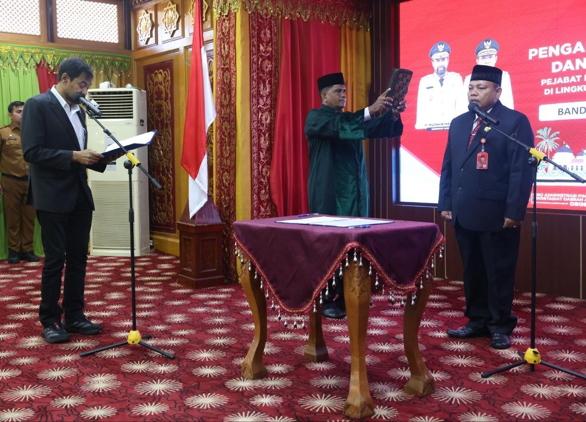 Mualem lantik Ustaz Misran Kadis Syariat Islam Aceh