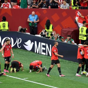 Pemain Timnas Mesir sujud Syukur