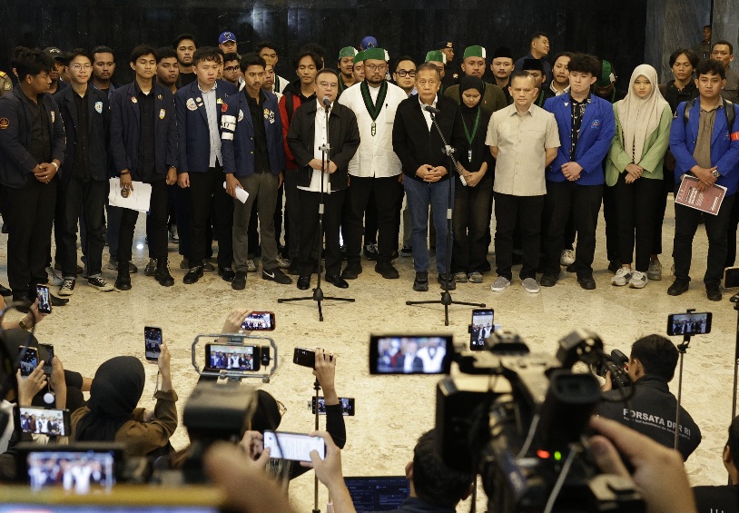 Pimpinan DPR dan perwakilan mahasiswa aksi