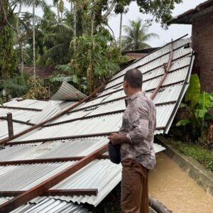 Rumah warga rusak akibat angin kencang Cot Girek