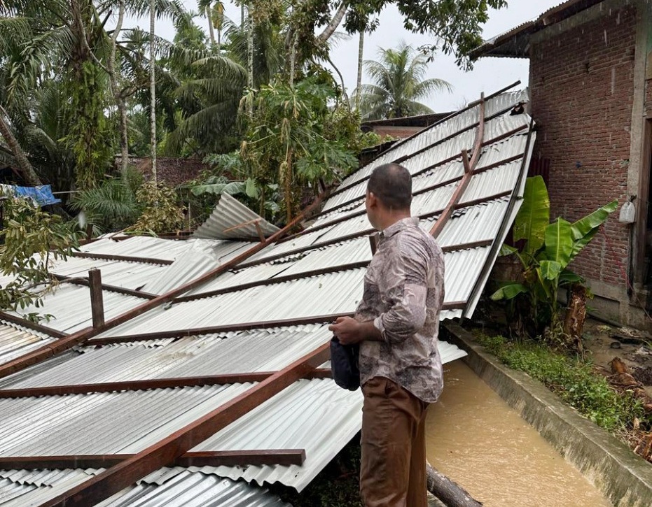 Rumah warga rusak akibat angin kencang Cot Girek