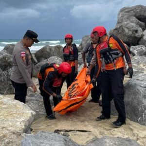 Tim SAR evakuasi korban tenggelam pantai Aceh Besar