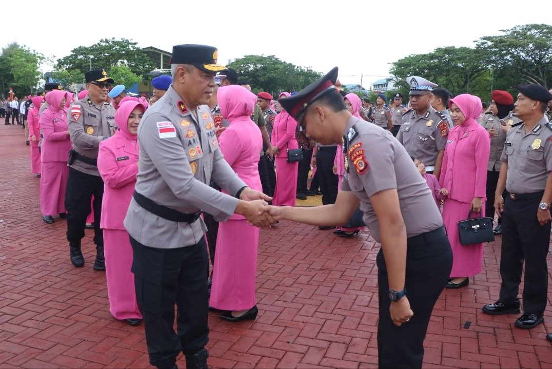 Wakapolda Aceh beri selamat kepada personel pangkat