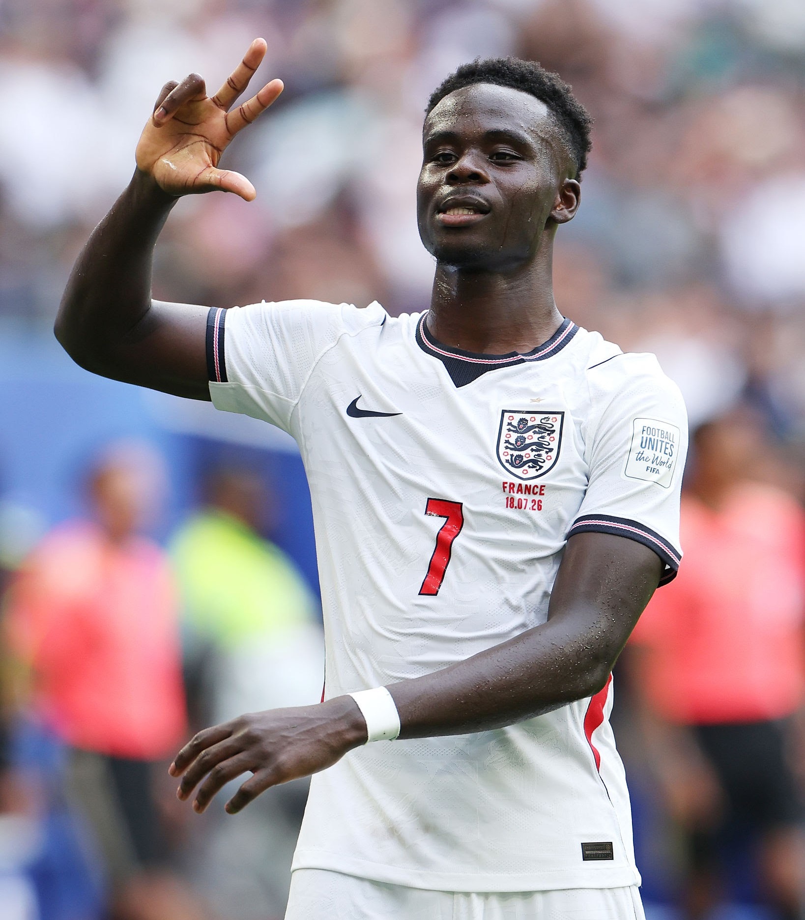 Bintang Inggris Saka rayakan gol ke gawang Prancis