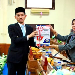 Bupati Tarmizi serahkan Raqan Pertanggungjawaban APBK 2025