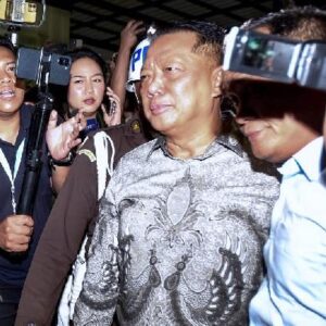 Eks Jampidsus Febrie Adriansyah tiba di Rutan KPK
