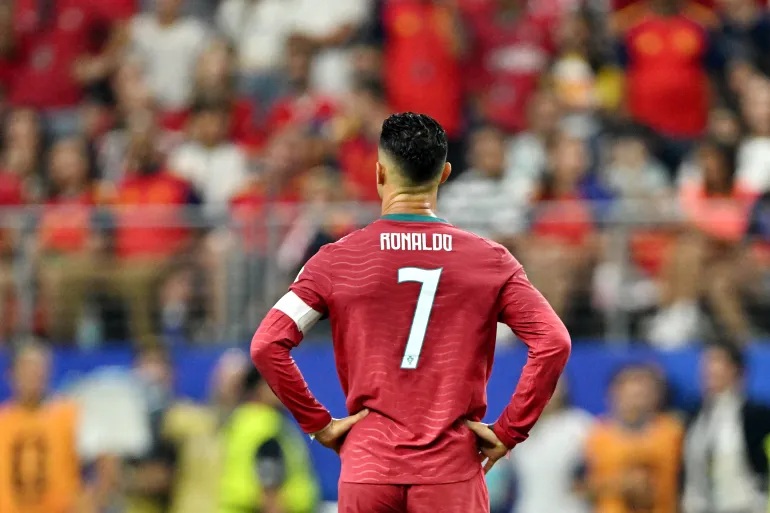 Ekspresi Ronaldo saat bertolak pinggang