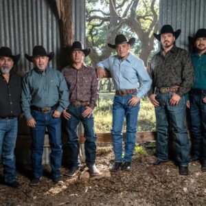 Gaya khas personel grup musik legendaris Intocable
