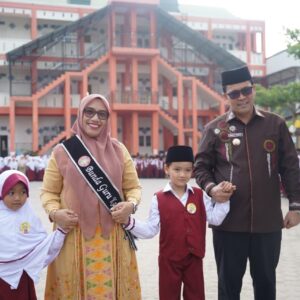 Haili Yoga gerakan ayah antar anak hari pertama sekolah