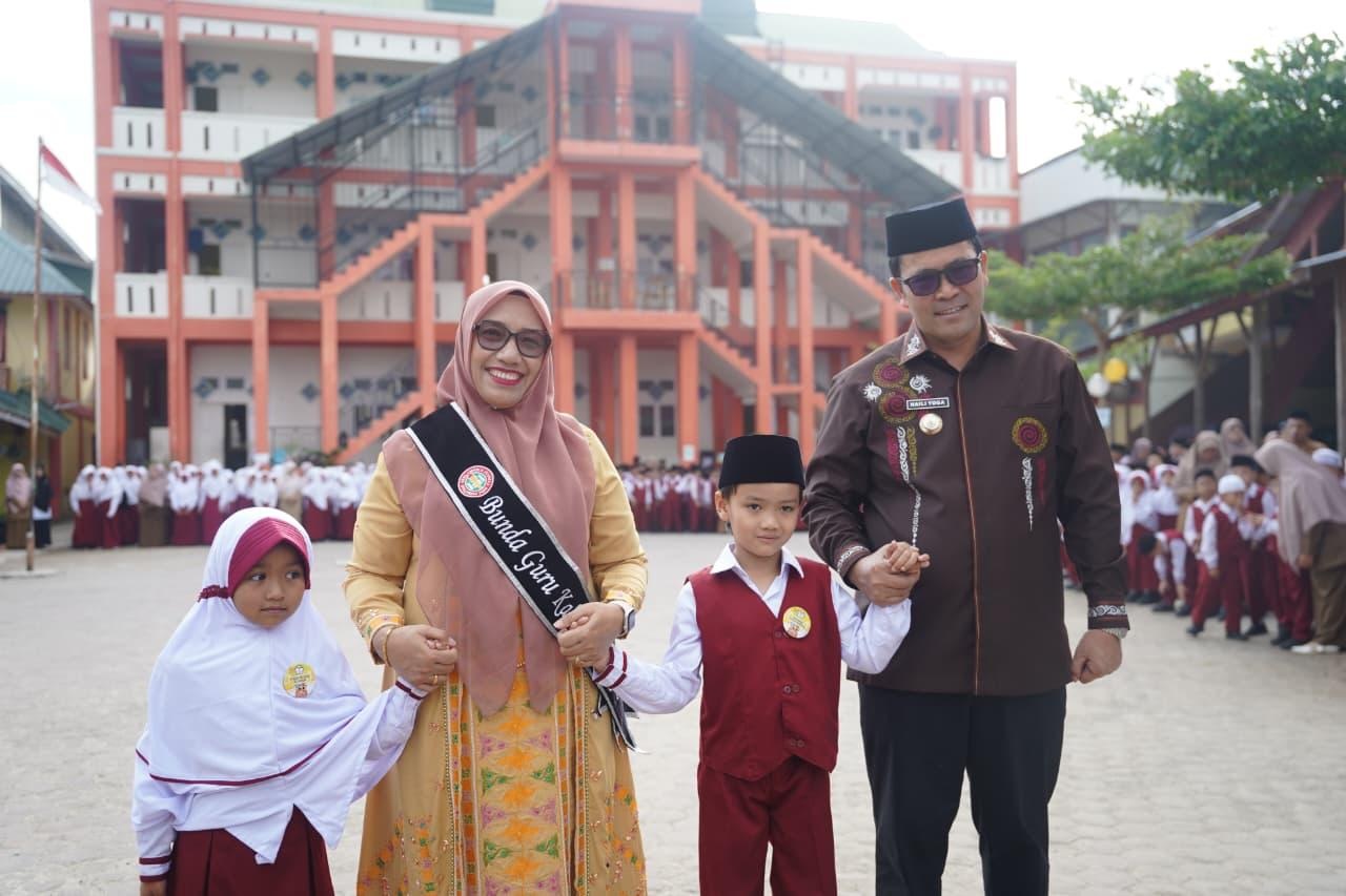 Haili Yoga gerakan ayah antar anak hari pertama sekolah