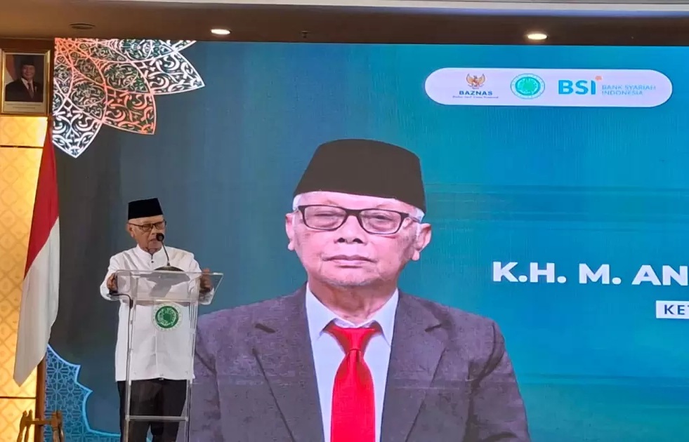 Ketua Umum MUI KH M Anwar Iskandar