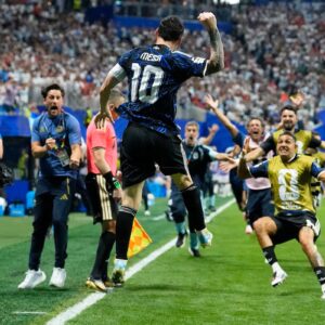 Messi rayakan gol kedua Argentina ke gawang Inggris