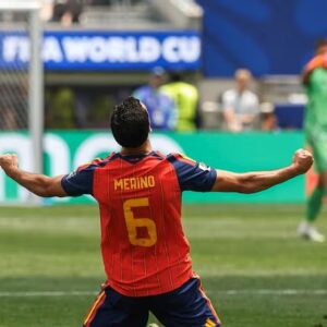 Pemain Spanyol Merino selebrasi usai cetak gol