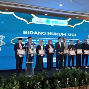 Penghargaan Komisi Hukum MUI