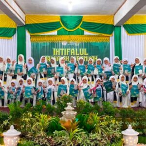 Santri LPQ Islamic Center Lhokseumawe usai wisuda