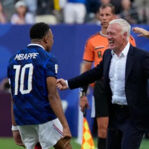 Selebrasi Mbappe usai cetak gol ke gawang Swedia