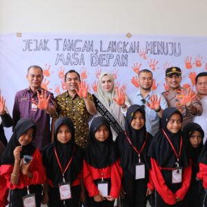 Wali Kota Sayuti foto bersama jejak tangan menuju masa depan