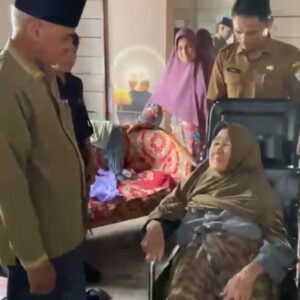 Baitul Mal Aceh Tengah salurkan kursi roda