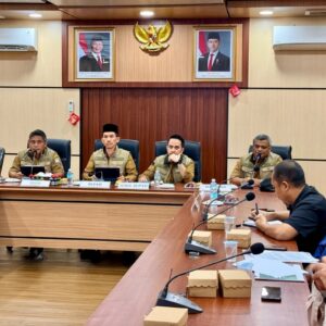 Bupati Tarmizi rapat evaluasi PAD Aceh Barat