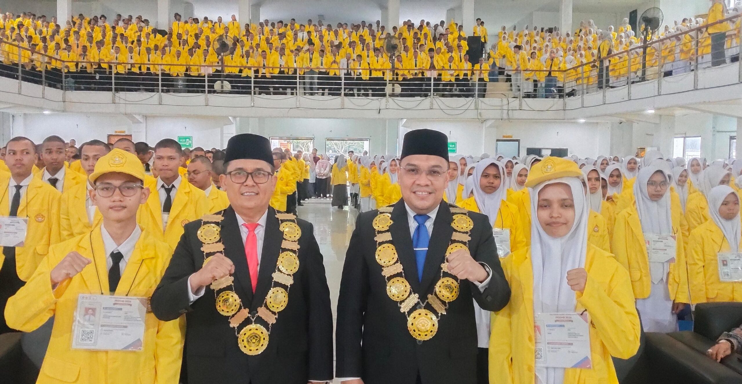 Direktur bersama mahasiswa baru PNL