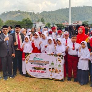 Komisoner BMK Aceh tengah dan anak yatim piatu HUT RI