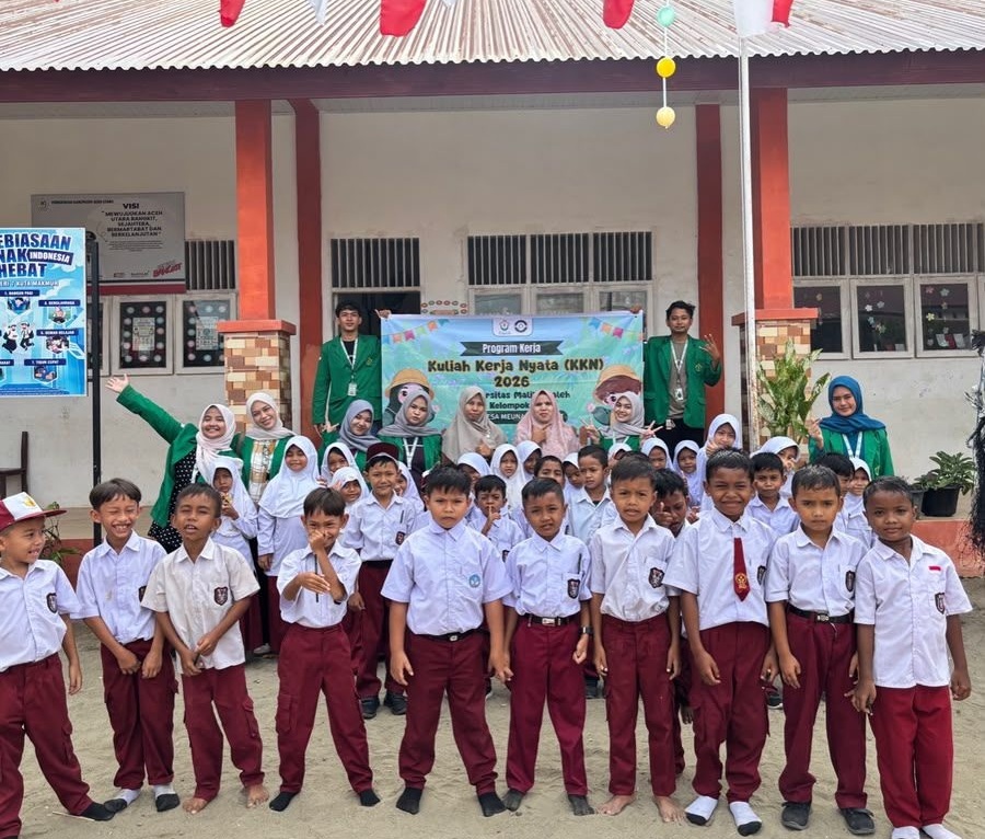 Mahasiswa KKN Unimal bersama siswa SDN7 Kuta Makmur