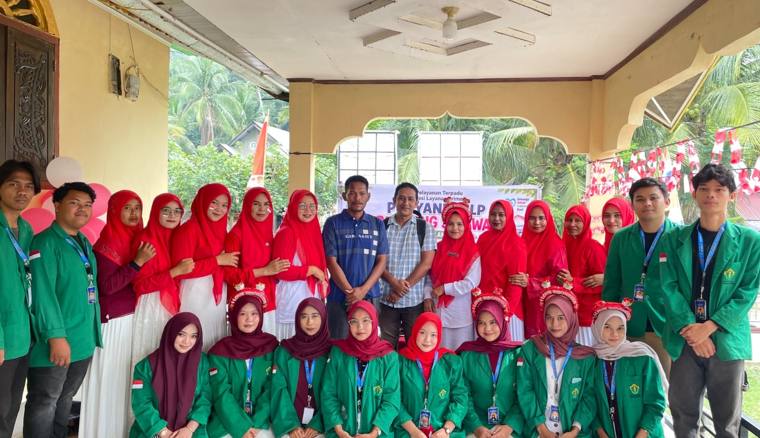 Mahasiswa KKN Unimal dan kader Posyandu Blang Crok