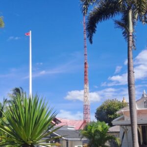 Massa kibarkan bendera bulan bintang di Pendopo Gubernur