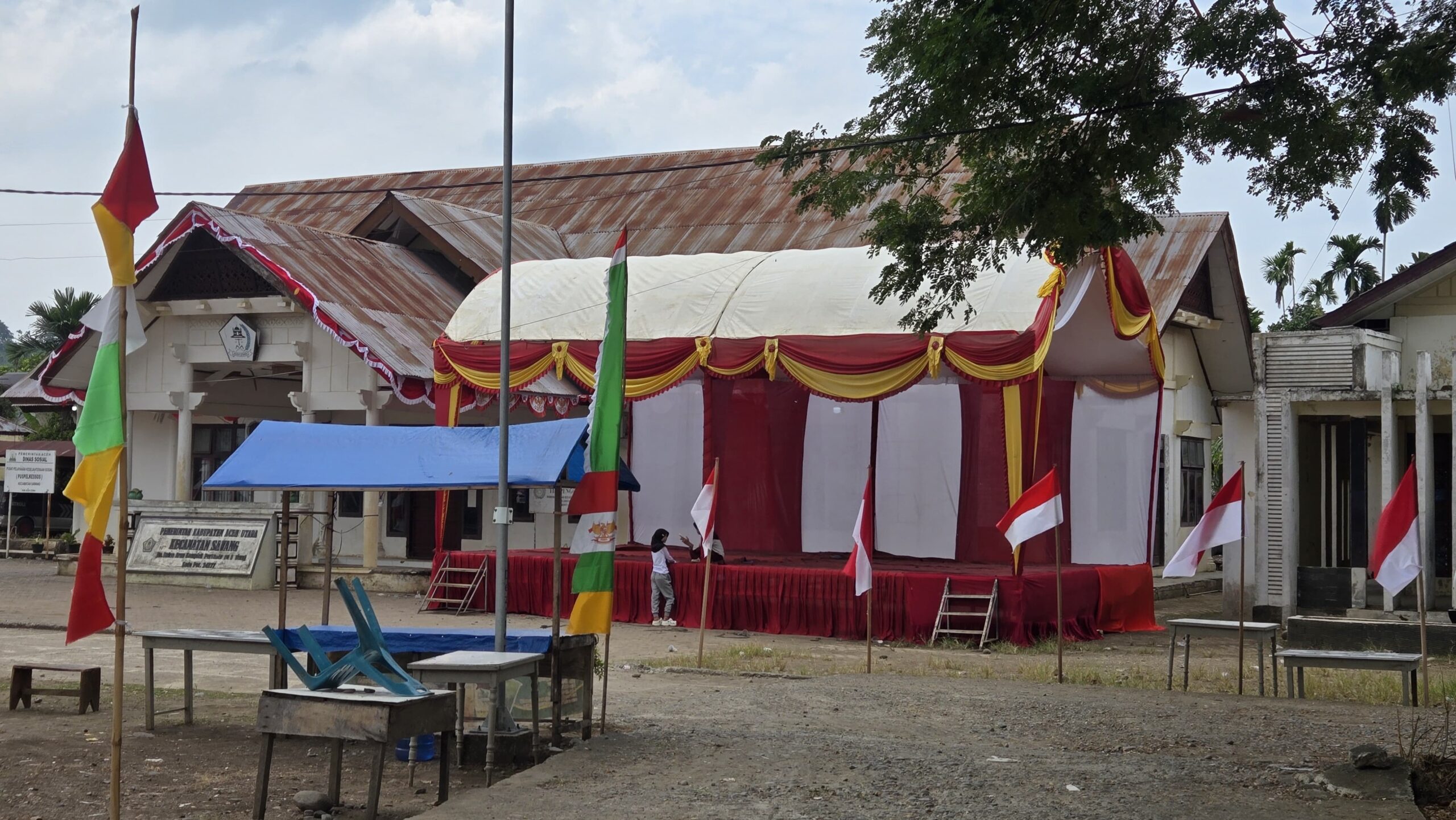 Panggung rapai uroh dan seudati Sawang