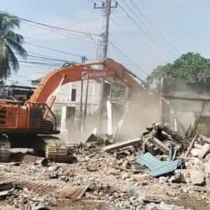 Pembongkaran kios milik PTPU di Keude Geudong