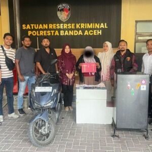 Polresta Banda perlihatkan tsk dan BB kasus curi emas
