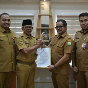 Taufik menerima SK Plt Sekda Aceh