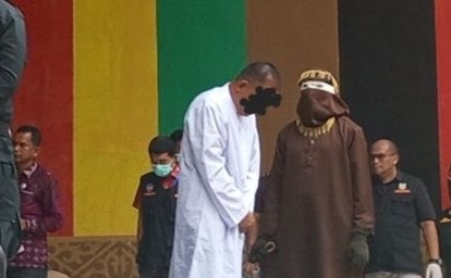 Terpidana melanggar Qanun Jinayat dicambuk di banda aceh