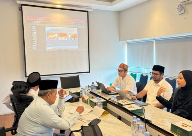Tim pendamping Teungku Inong silaturahmi dengan MUI