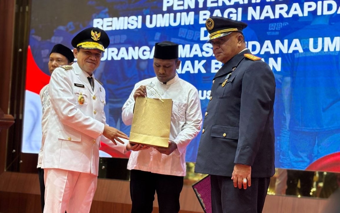 Wagub Fadhlullah serah remisi HUT 81 RI