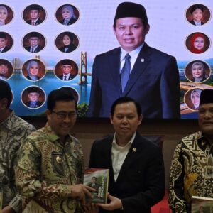 Bupati Haili Yoga dan anggota DPD forum Batam