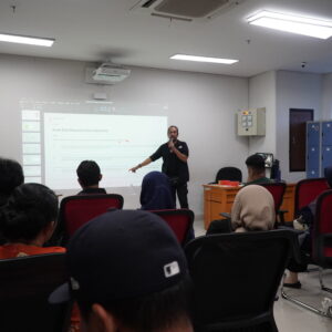 Hendra Syamhari PFI pemateri etika foto jurnalistik lokakarya Fesmed Selat Malaka1