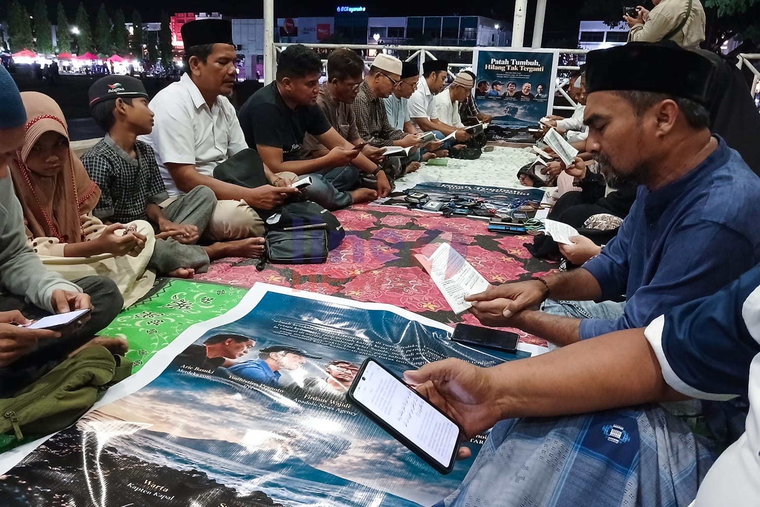 Jurnalis Lhokseumawe yasinan untuk lima jurnalis hilang kontak
