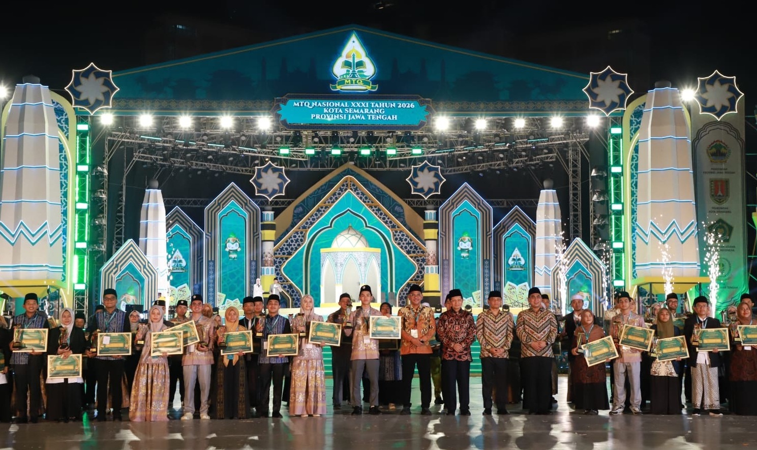 Menag foto bersama para juara MTQ Nasional 2026