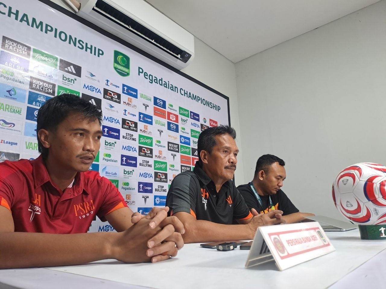 Pelatih Persiraja Jaya Hartono usai kalah dari Semen Padang