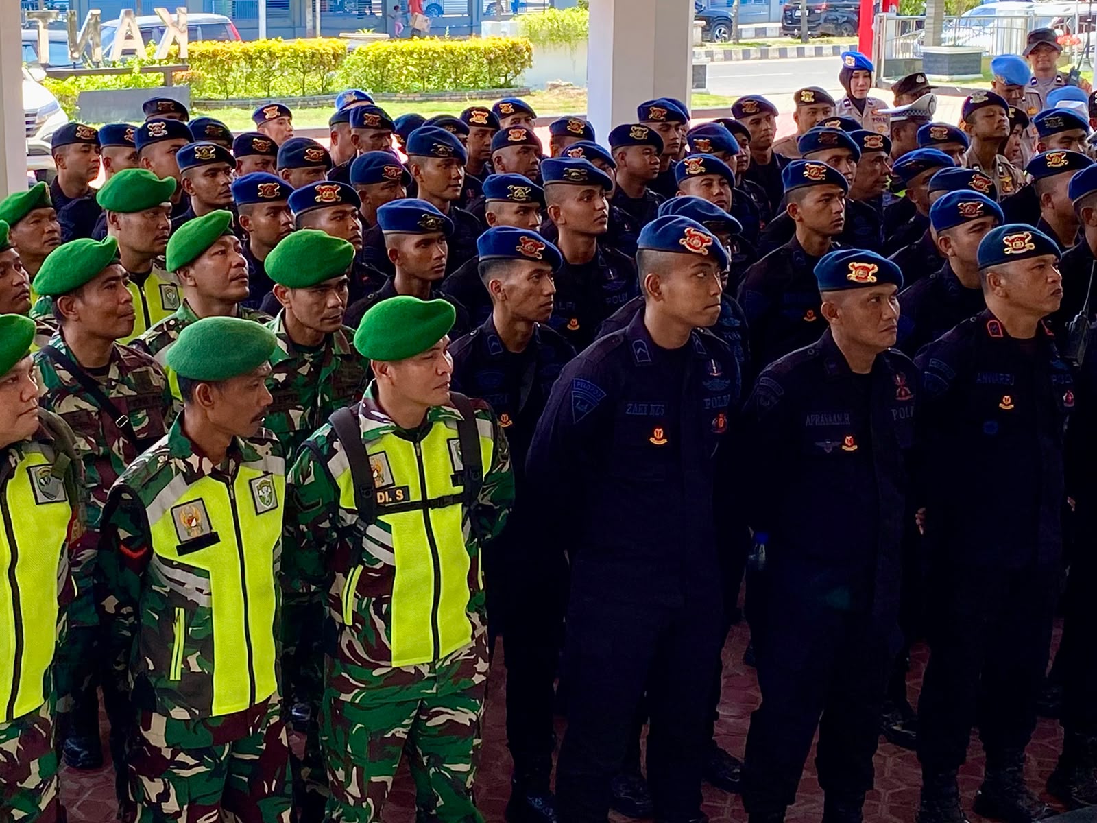 Personel TNI Polri amankan Kantor Wali Kota Lh
