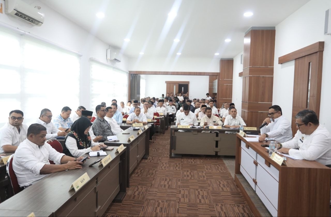 Plt Sekda Aceh Taufik pimpin rapat SKPA