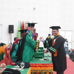 Rektor Unimal Herman wisuda Brigjen Ali Imran