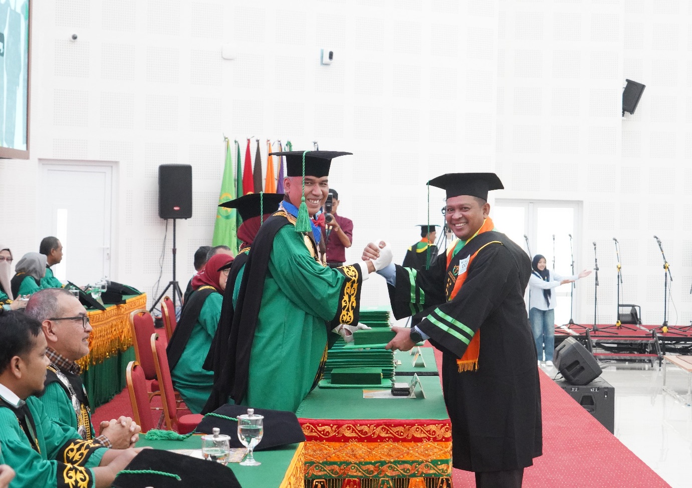 Rektor Unimal Herman wisuda Brigjen Ali Imran
