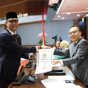 TA Khalid serah pendapat Fraksi Gerindra RUU UUPA