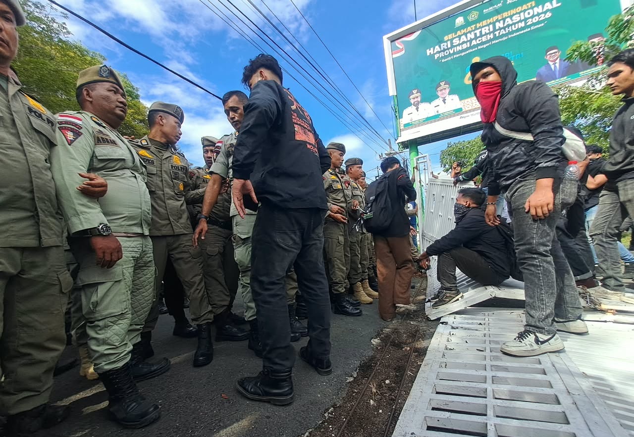 Aksi demo di kantor gubernur aceh 20 Oktober 2026