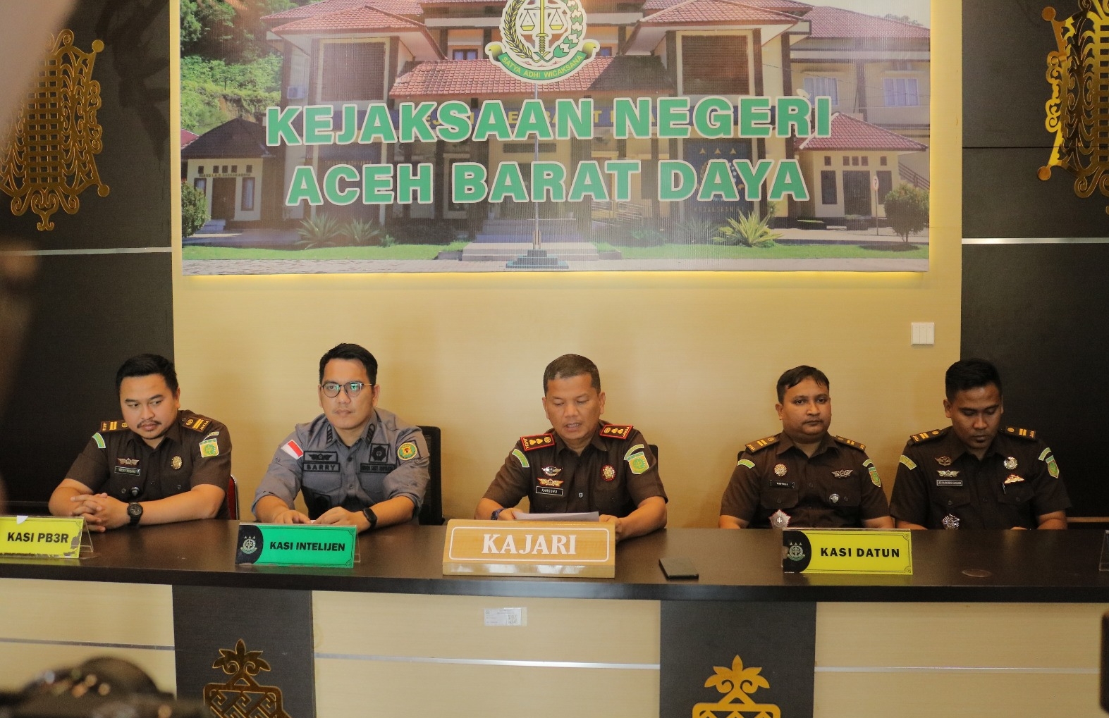 Kajari Abdya konferensi pers kasus korupsi apbg