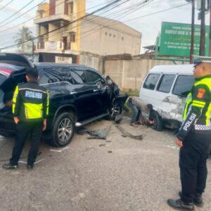 Kecelakaan mobil Fortuner dan L300 Sp Dama Aceh Utara